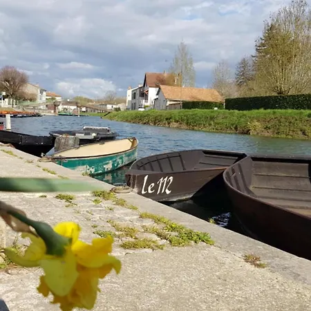 A La Jolie Campagne - Et Table D'hôtes Couette-café Lorigné