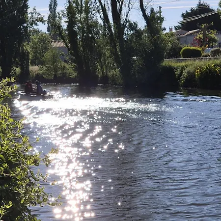 A La Jolie Campagne - Et Table D'hôtes Couette-café