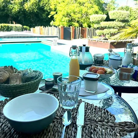 Couette-café A La Jolie Campagne - Et Table D'hôtes Lorigné